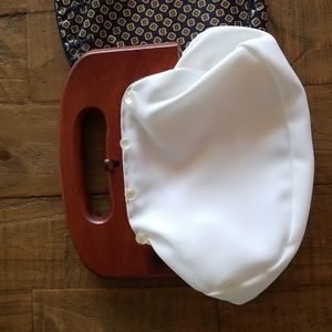 Vintage Smith's Bermuda wooden handle purse with white liner and blue fabric.